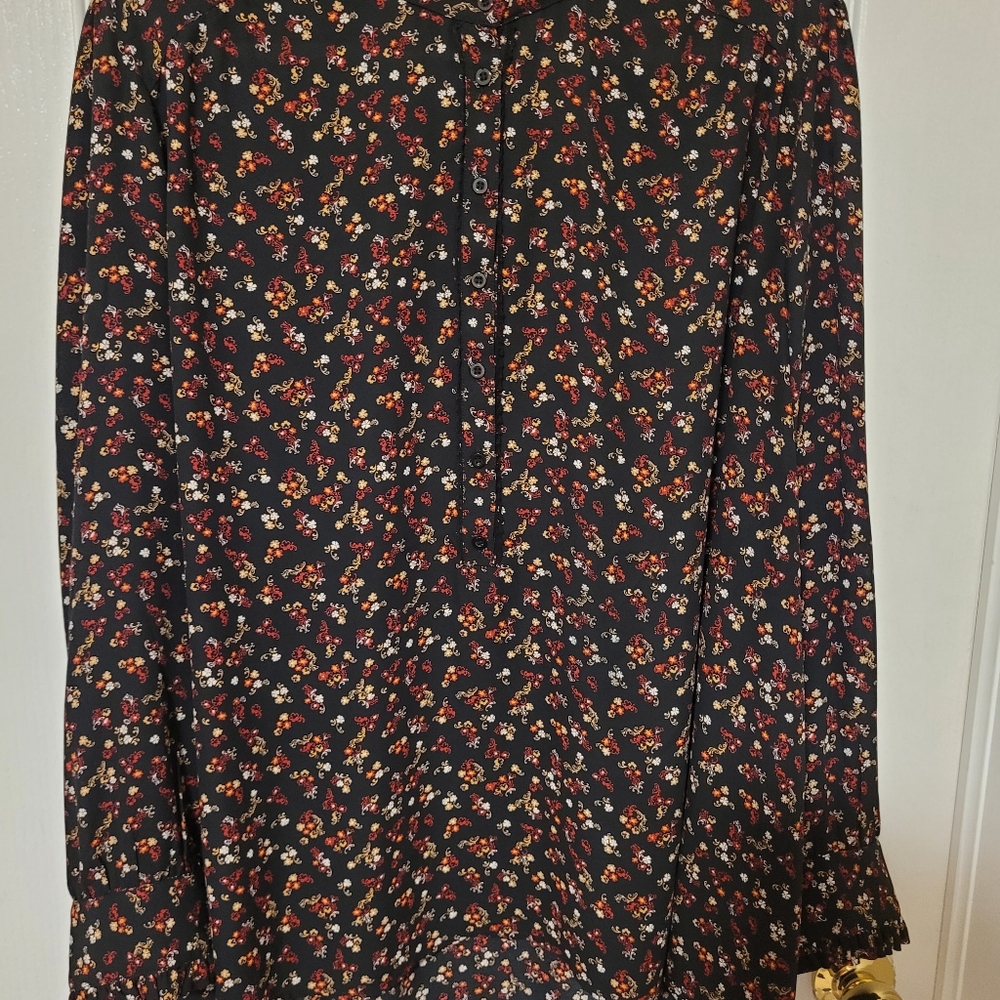 (SZ. 26) Black Long Sleeve Blouse
